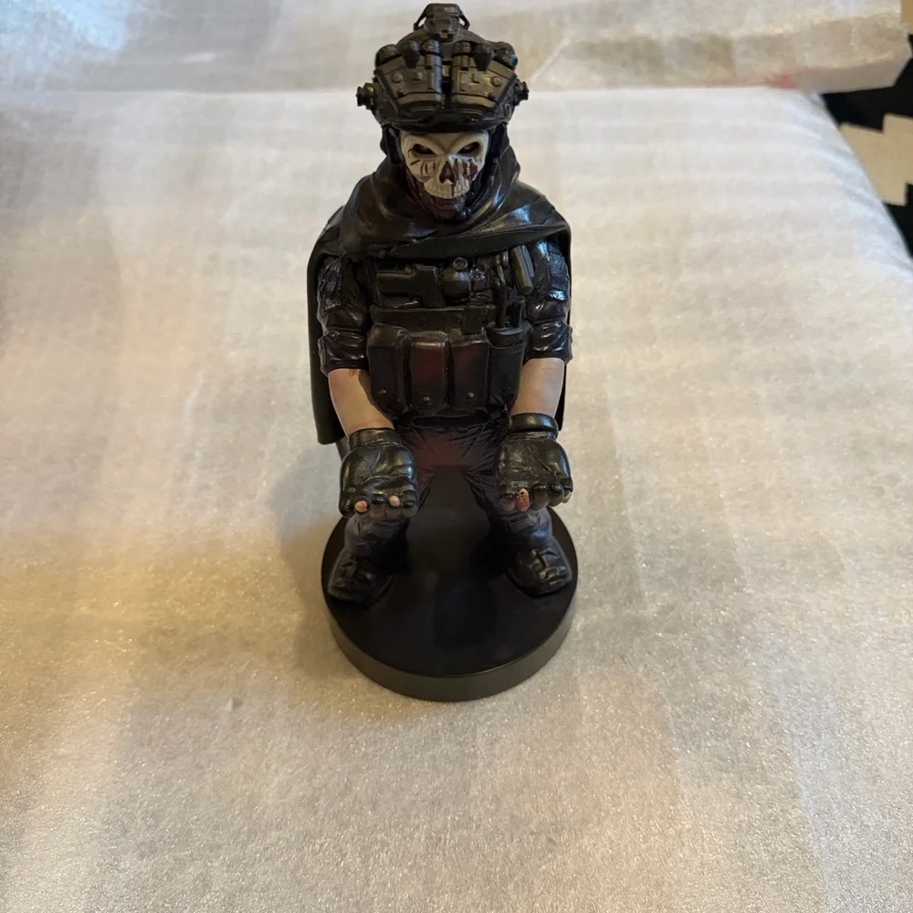 CABLE GUYS CALl Of DUTY ZOMBIE HHOST WARZON Action Figure - Black and White